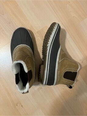 Eddie Bauer Tan and Dark Brown Leather Casual Slip-On Duck Boots